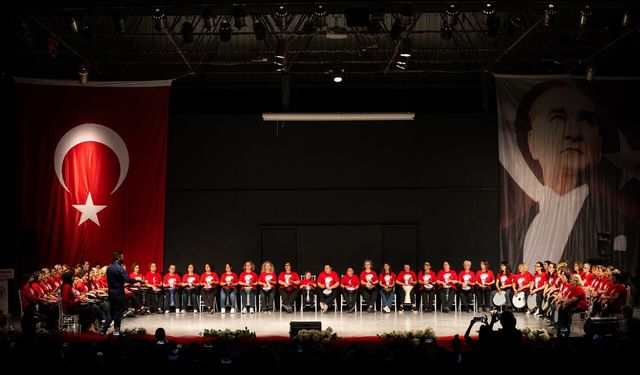 Bornova'da hobi ve beceri kursiyerlerinden unutulmaz Gala Konseri