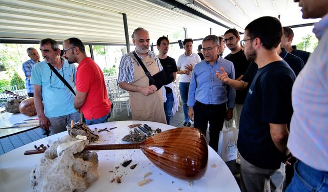 Bornova'da müziğin ve zanaatin buluşması: Çalgı Yapım Çalıştayı