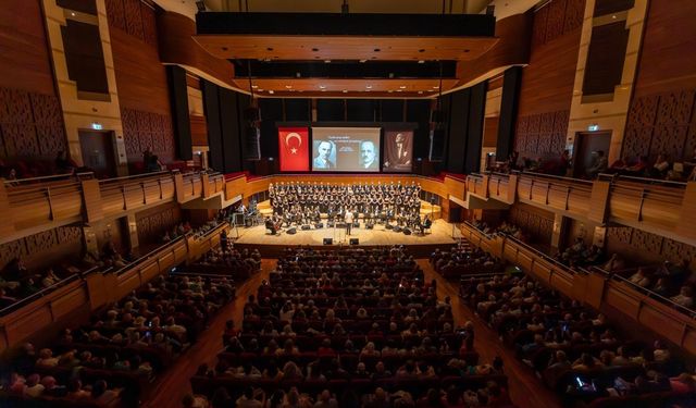 Büyükşehir Klasik Türk Müziği Korosu'nun "Yaza Merhaba" konserine büyük ilgi