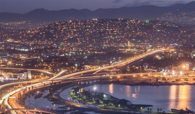 Büyükşehir'den akıllı kent yolculuğunda yeni bir sayfa: İzmir'in dijital ikizi geliyor