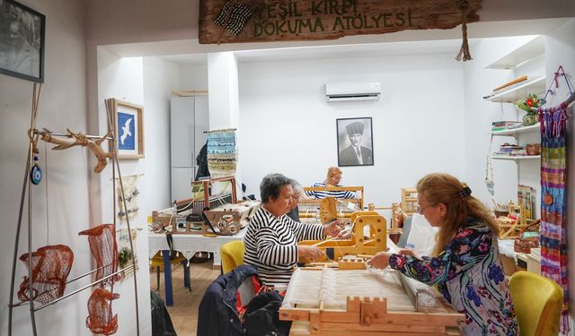 Çeşme'de 60 yaş üstü bireylere yönelik kurslar düzenleniyor