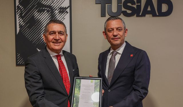 CHP Genel Başkanı Özel, TÜSİAD’ı ziyaret etti: Demokrasi ve adalet vurgusu yaptı!
