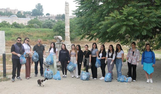 Efes Meslek Yüksekokulu öğrencileri, kültürel miras için kolları sıvadı