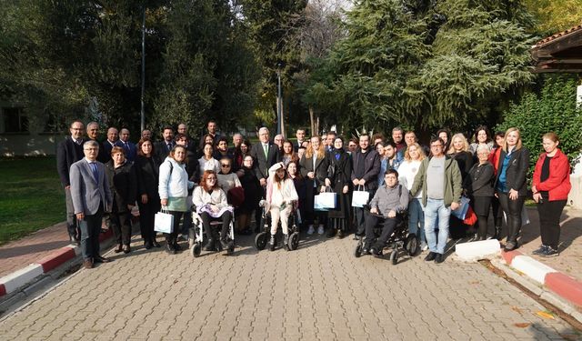 Ege Üniversitesi'nde "engeller" birlikte aşılıyor