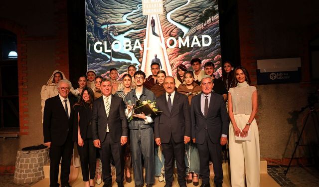 EİB Moda Tasarım Yarışması'nda, İzmir Ekonomili modacılar zirvede