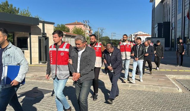 Emekli öğretmene 25 milyon TL’lik vurgun: 7 kişi tutuklandı!