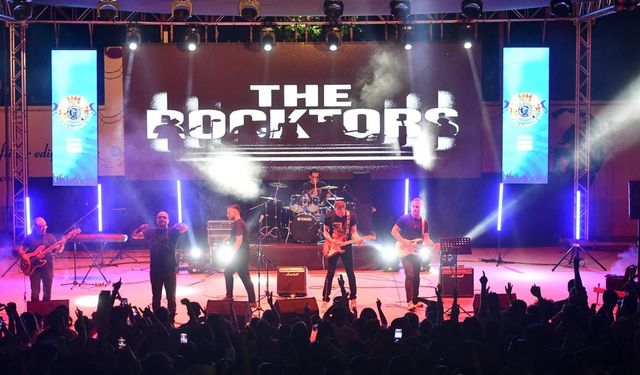EÜ'de 70. yıl ve şenlik heyecanı: The Rocktors grubu sahne aldı