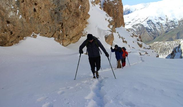 Everest'e barış mesajı: Karabağ gazisinin Everest yolculuğu