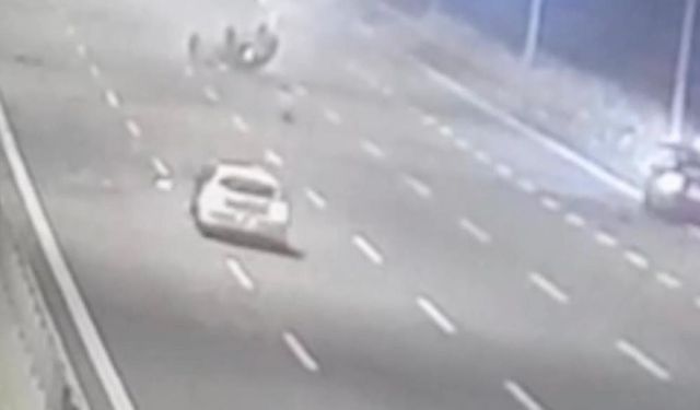 Facia ucuz atlatıldı: Araç takla attı, 9 yaşındaki çocuk yola savruldu!