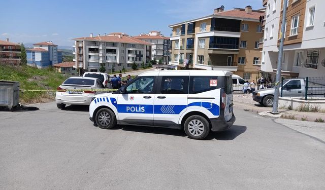 Genç kız evinde başından vurulmuş halde bulundu: İntihar mı, kaza mı?