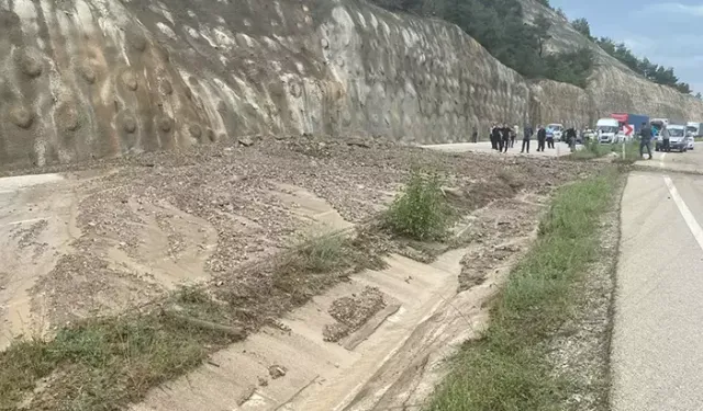 Heyelan nedeniyle ulaşım tek yönlü devam ediyor