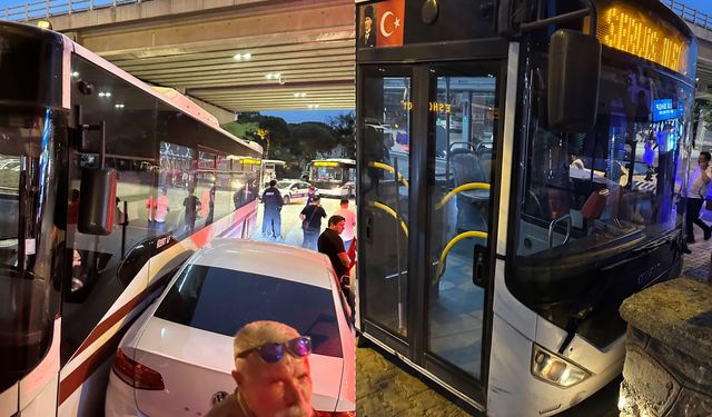 Bornova Küçükpark’ta feci kaza: ESHOT otomobili sürükledi