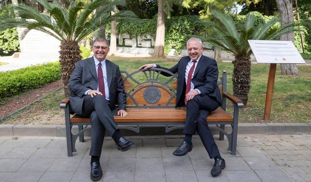 İzmir'de diplomasi rüzgarı: Başkan Tugay'dan iş birliği mesajı