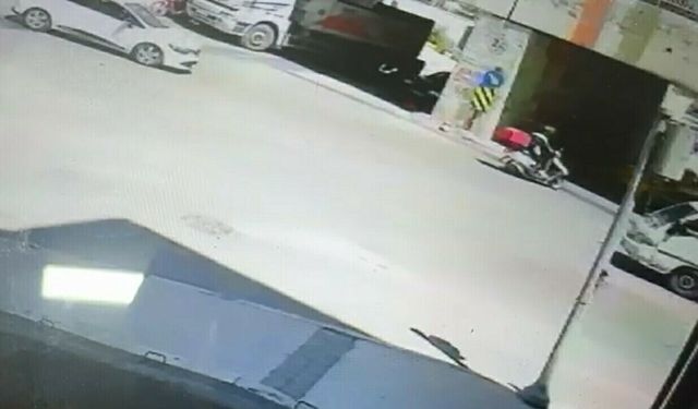 İzmir'de feci kaza: Kamyonun altında kalan motosiklet sürücüsü hayatını kaybetti
