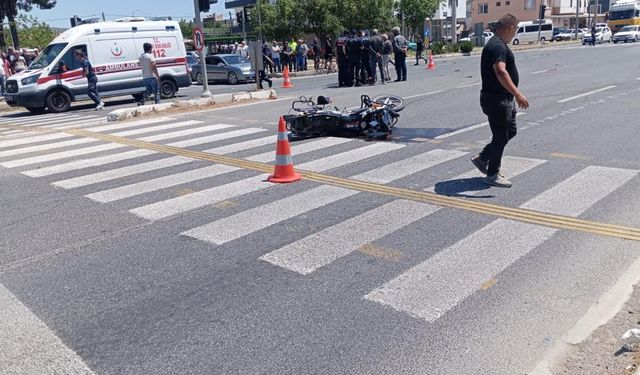 İzmir'de feci kaza: Otomobil ile motosiklet çarpıştı, ölü ve yaralılar var!