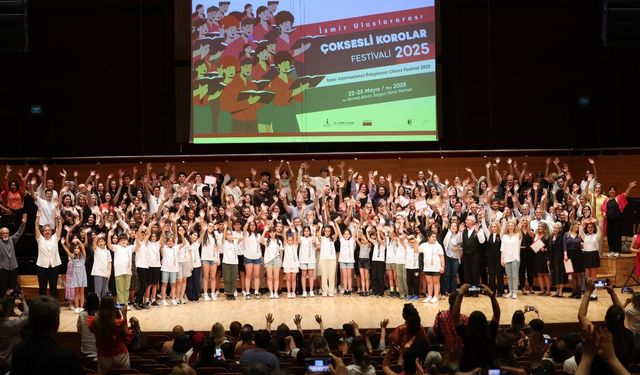 İzmir'de korolar buluştu, ödüller sahiplerini buldu