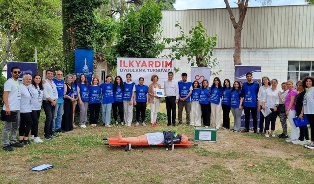 İzmirli gençler "İlk Yardım Uygulama Turnuvası"nda yarıştı