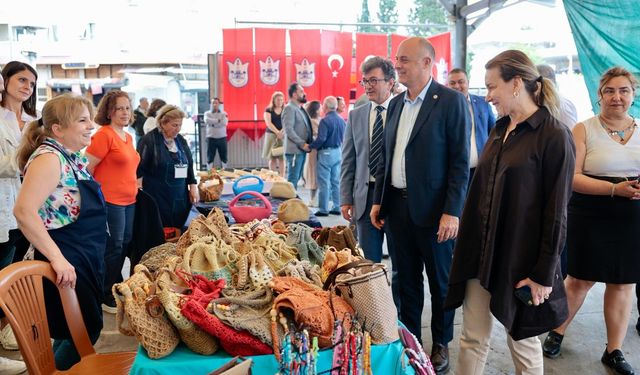 Kadın emeği Konak'ta hayat buldu: El Emeği Pazarı hizmete açıldı