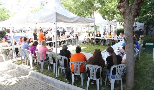 Karşıyaka'da kadın gücü mahallelere yayılıyor