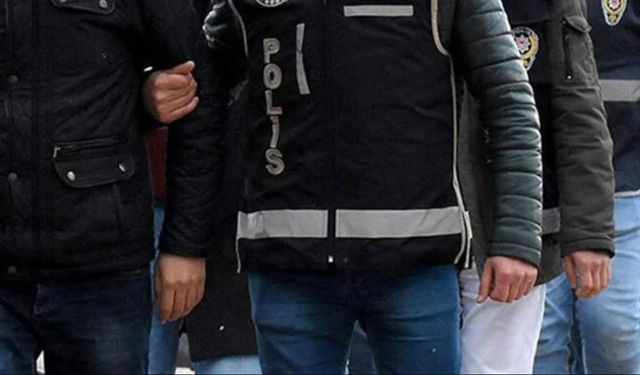 Kırmızı bültenli zanlı İzmir'de yakalandı