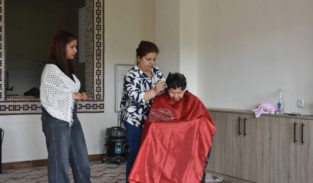 Köy köy dolaşıp gönülleri kazanıyor