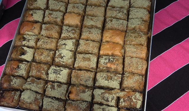 Rize’de Türk Mutfağı lezzetleri görücüye çıktı: Çay aromalı baklava dikkat çekti