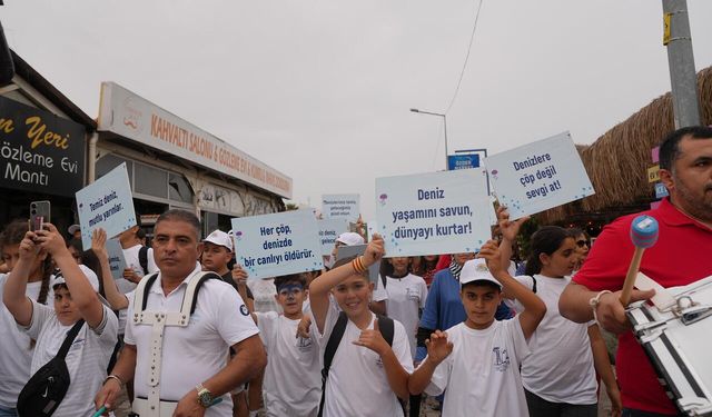 Seferihisar Belediyesi'nden temizlik seferberliği: Sığacık Körfezi nefes aldı
