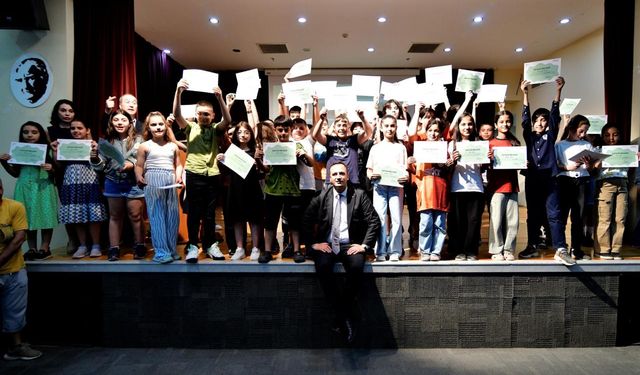 Bilim Kulüpleri ve ilk kez açılan Python Programlama Atölyesi’nde sertifika heyecanı