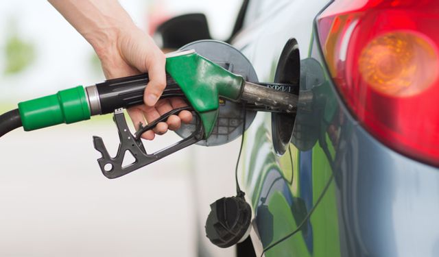 Akaryakıt tabelasında 1 indirim 1 zam! 10 Ocak 2026 benzin, motorin ve LPG Ne Kadar?