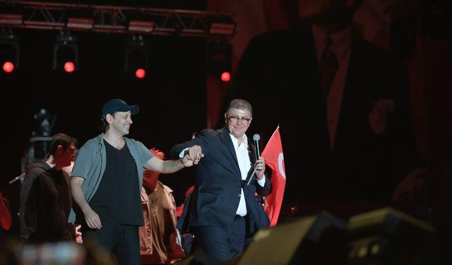 Başkan Tugay Duman konserinde gençlerle buluştu: Gençlerimiz daha iyi bir ülkeyi hak ediyor!