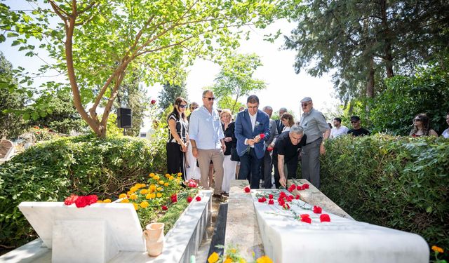 İzmir'in efsane başkanı Piriştina kabri başında anıldı