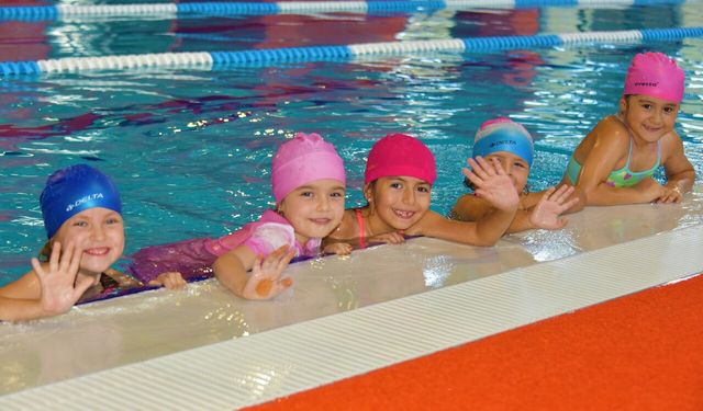 Aliağa'da yaz tatili sporla renkleniyor: Yüzme kursları başlıyor
