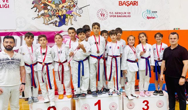 Aliağalı Taekwondocular 20 madalya kazandı