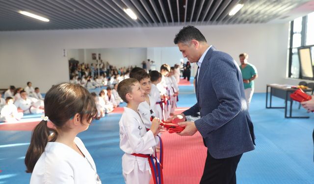 Aliağalı taekwondocular, Türkiye ve Avrupa Şampiyonası'na hazırlanıyor