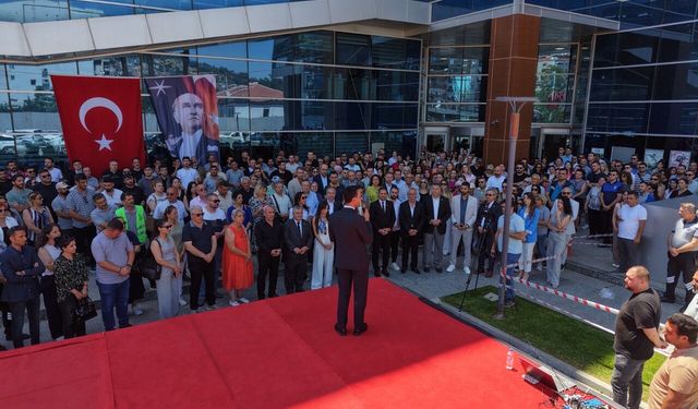 Başkan Önal, personeliyle bayramlaştı: "Sizlerin emekleriyle bu kent daha güzel"