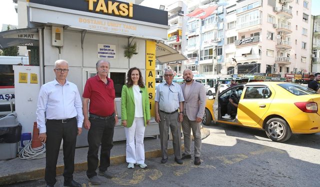 Başkan Ünsal, taksi duraklarına bayram ziyareti yaptı