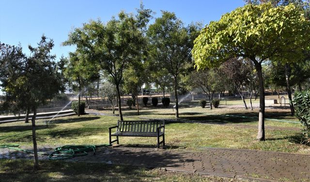 Bornova'nın parklarında su tasarrufu dönemi başlıyor