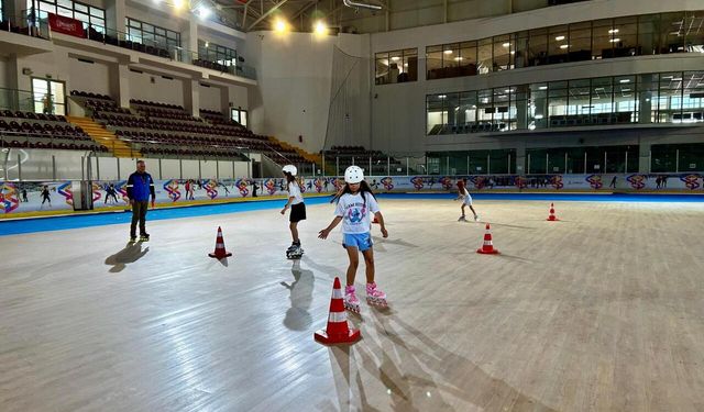 Buz Sporları Salonu'nun zemini yenilendi: Tekerlekli paten eğitimi başlıyor