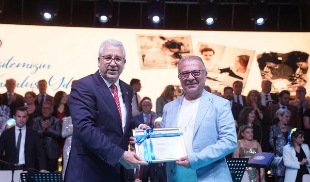 Ege Üniversitesi 70. yılını marşla taçlandırdı