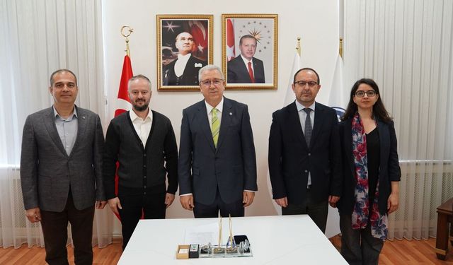 Egeli bilim ekibi, kırmızı yanaklı su kaplumbağasını mercek altına alıyor