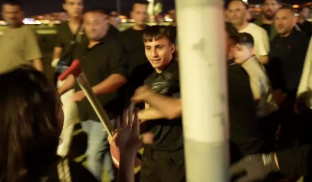İzmir’de gece yarısı çöp krizi: Başkan çöp toplamaya gitti, halk kavga etti