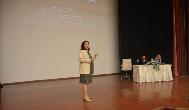 EÜ'de yapay zeka semineri: Geleceğin mesleklerine ışık tutuldu