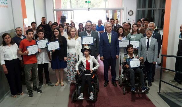EÜ'den bir ilk daha: İzmir Access the Game Hackathon’u tamamladı