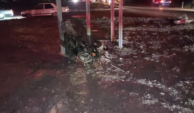 Feci kaza: Hurdaya dönen motosikletin sürücüsü yaşamını yitirdi