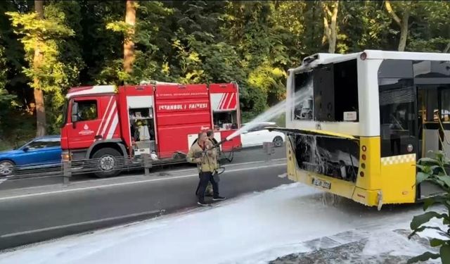 İETT otobüsünde yangın paniği: Yolcular tahliye edildi!