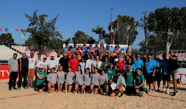 İzmir'de dört gün boyunca plaj voleybolu şöleni yaşandı