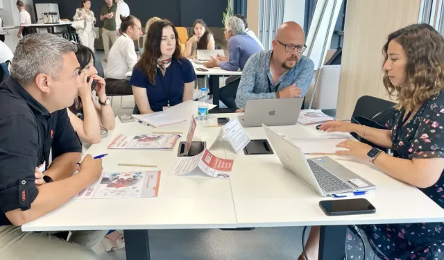 İzmir’de eğitimde yapay zeka vizyonu: Öğretmenlerden öğrencilere dijital dönüşüm hamlesi!