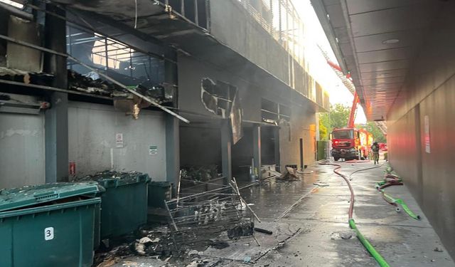 İzmir'de inşaat deposunda çıkan yangın kontrol altına alındı
