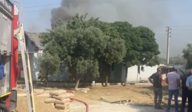 İzmir'de yangın faciası: Alevler evi kül etti... 1 yaşındaki bebeğin durumu ise ağır!