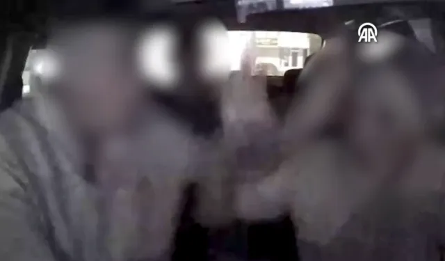 İzmir'de yolcu taksiciyi 'yolu uzattığı' iddiasıyla darbetti